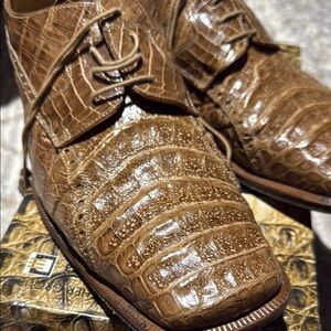 Brown Leather Oxford Shoes with Exotic Texture